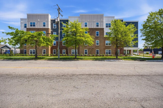 Building Photo - Bains Pointe