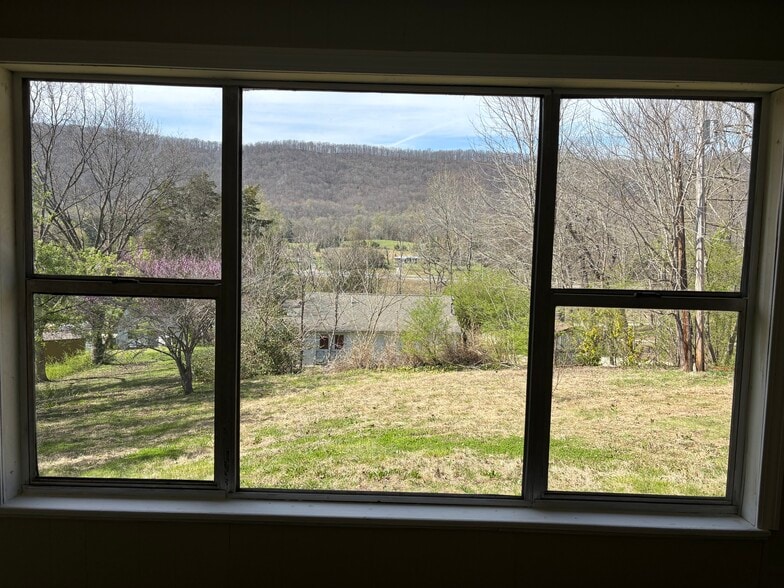 Building Photo - 162 Old Coalfield Rd