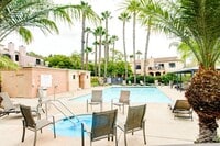 Building Photo - Bright & Airy 3bd/2bth End Unit Condo in F...