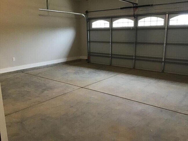 Building Photo - 700 Rivulet Dr SW