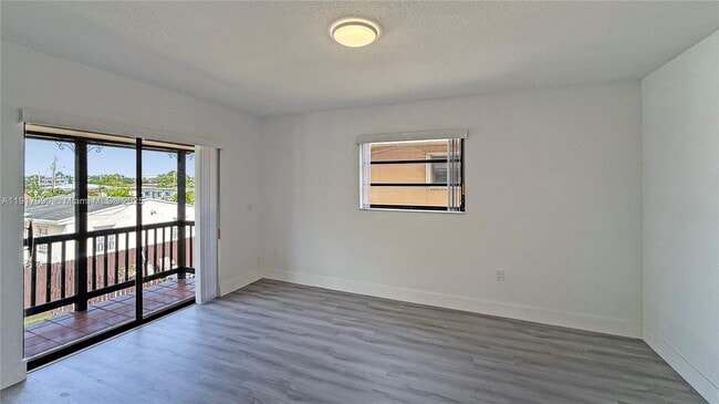 Building Photo - 8877 SW 36th St