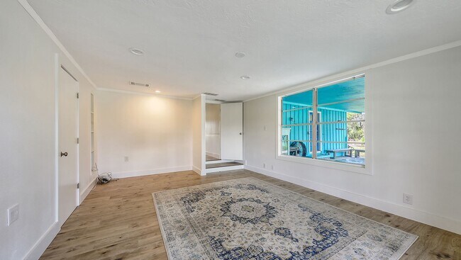 Building Photo - Completely Remodeled Home With Stunning Ri...