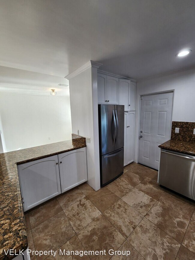 Building Photo - 3 br, 2.5 bath House - 2585 N Windsor Ave