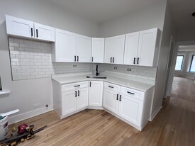 Building Photo - 3516 W Evergreen Ave