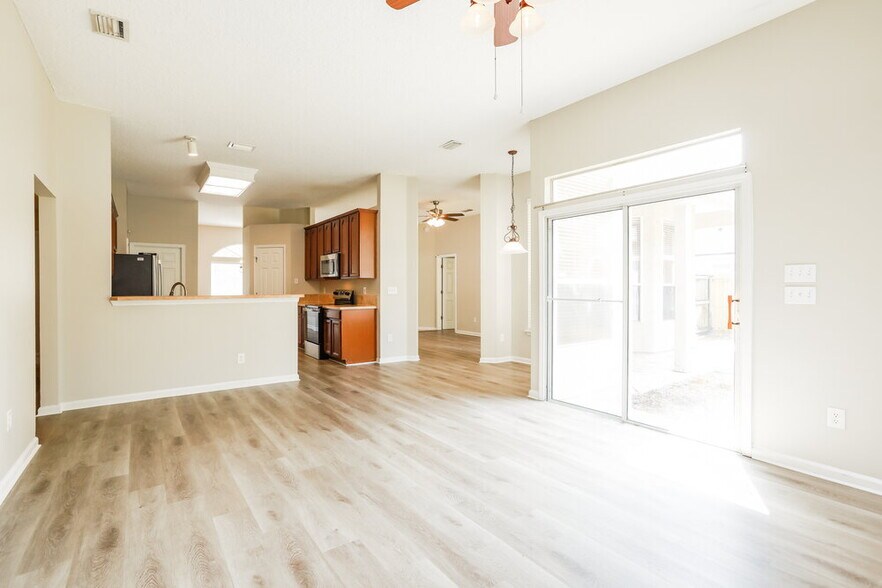 Building Photo - 14060 Red Rock Lake Dr