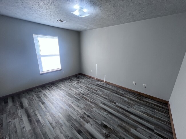 Building Photo - 65 Marie Ln