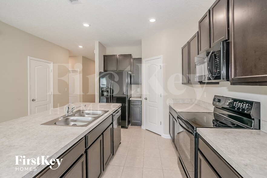 Building Photo - 5689 Kellar Cir