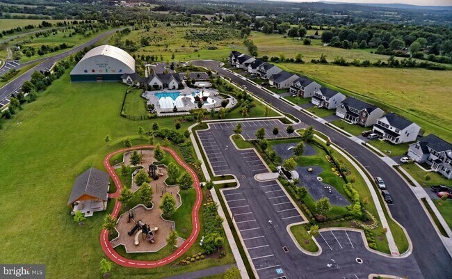 Building Photo - 526 Parkland Dr