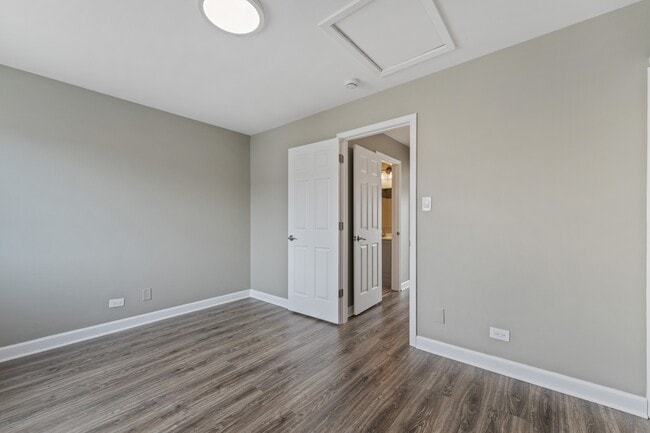 Building Photo - 485 Meadow Green Ln