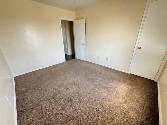 Building Photo - 1712 Benttree Dr