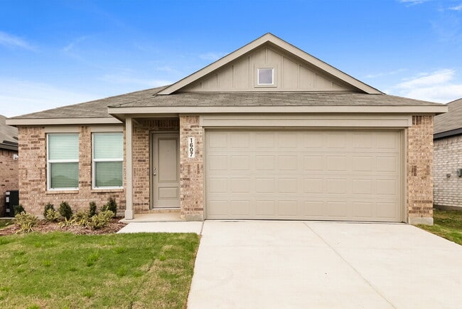 Building Photo - 1607 Sparrow Hawk Rd