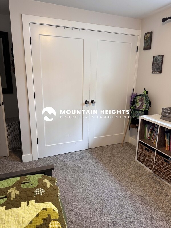 Building Photo - 8589 Kings Hill Dr