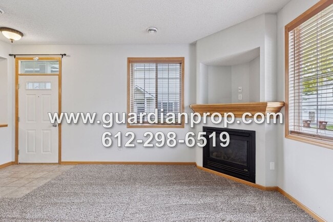 Building Photo - End Unit Townhouse Available Now, Open Floor Plan, Fireplace, Patio, Large Primary Suite