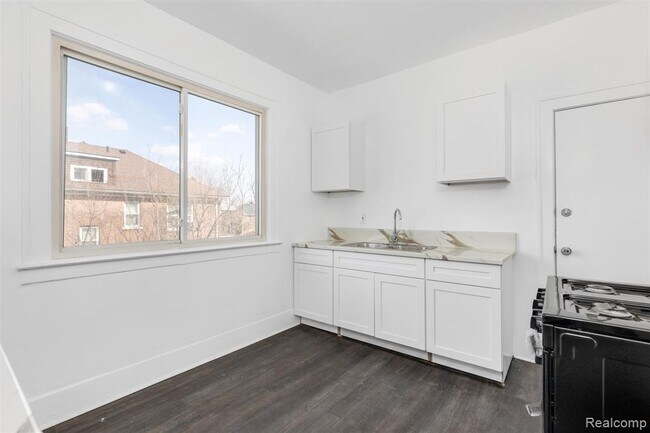 Building Photo - 3217 Elmhurst St