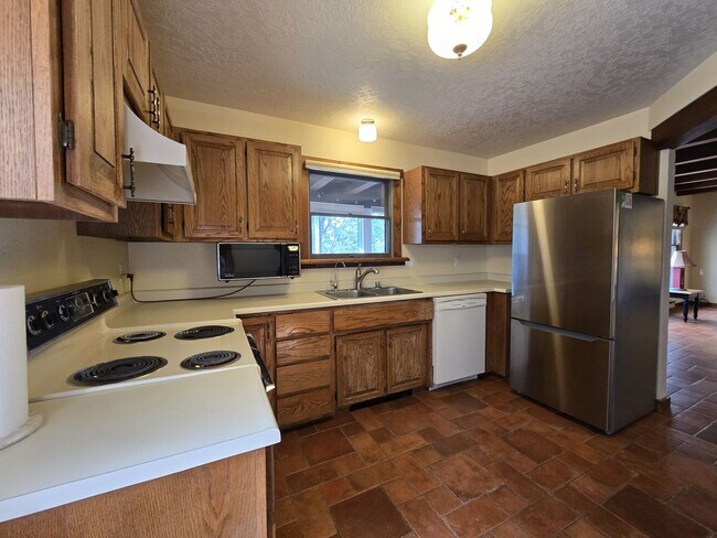 Building Photo - 20 Ravens Ridge Rd