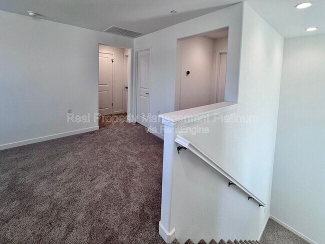 Building Photo - 2903 E Tierra Dr