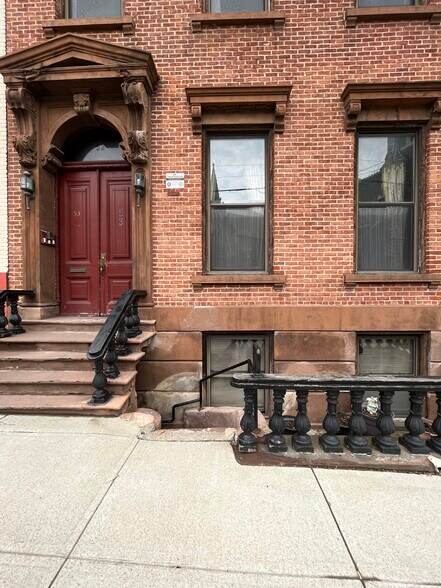 Building Photo - 53 ten broeck st