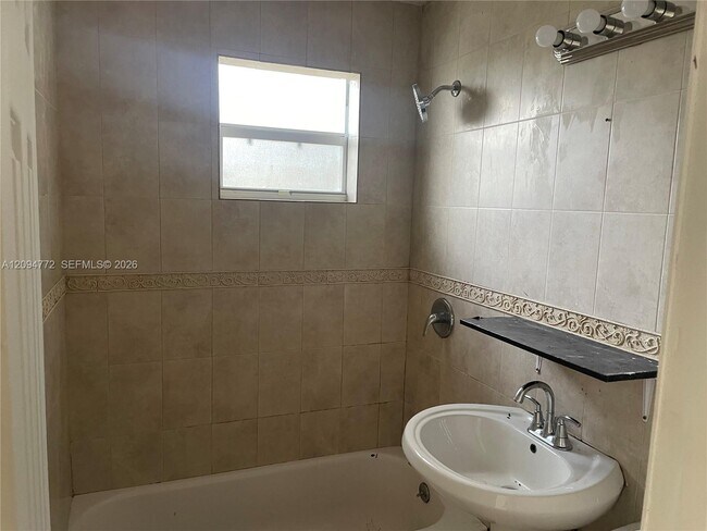 Building Photo - 24 NE 169th St