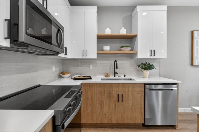 Building Photo - 15609 SE Meadowlark Ln