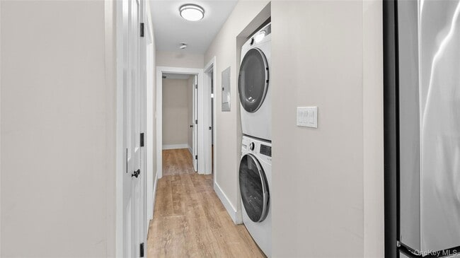 Building Photo - 197 Grand St