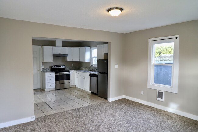 Building Photo - Cozy Remodeled 3-bedroom 2 bath Home - Close to State Capitol - On BUS LINE