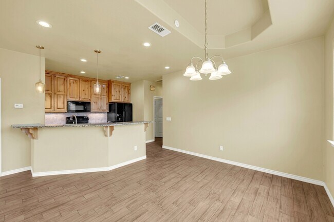 Building Photo - 623 Skyline Dr