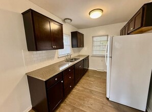 Building Photo - Brick Ranch in Forest Hills