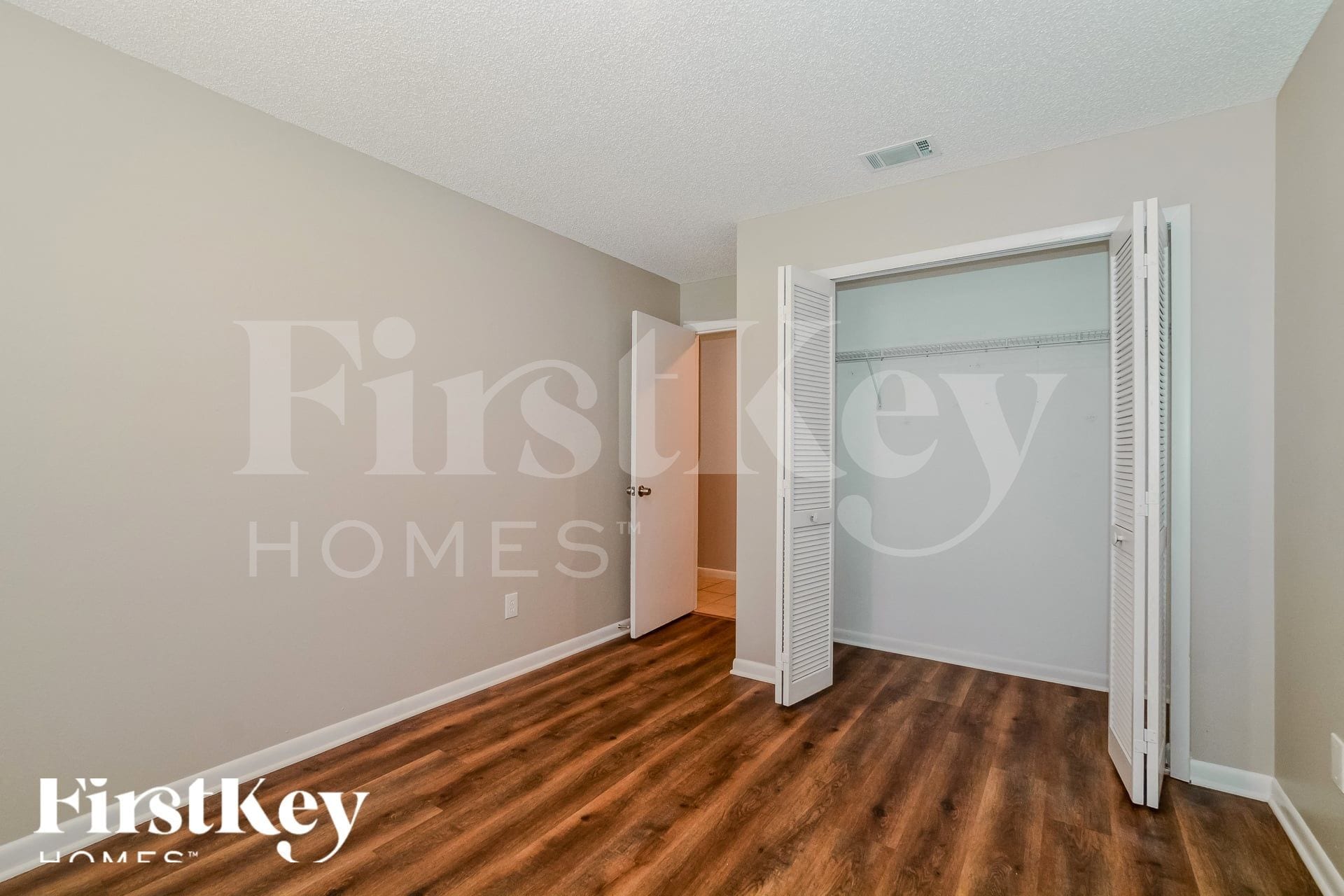 Building Photo - 1257 Poinsettia Dr