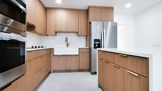 Building Photo - 8641 May Cir