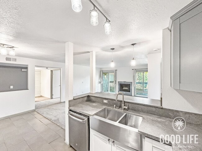 Building Photo - Spacious 2-Bed / 2-Bath Condo in Mission Ridge — Resort-Style Living in San Diego!