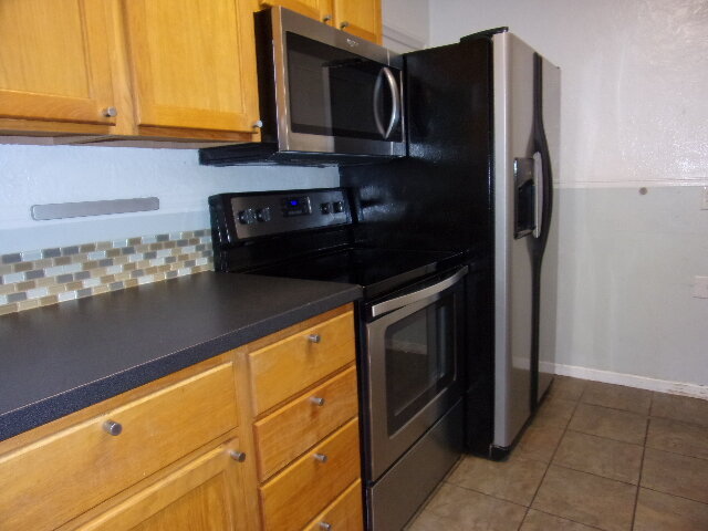 Building Photo - Walk to Lake Hollingsworth...Available Now