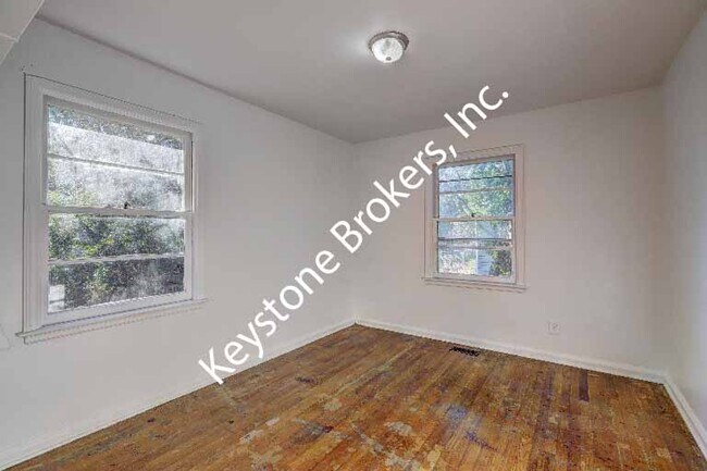 Building Photo - 1752 Upper River Rd