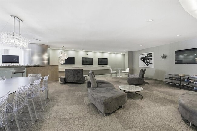 Building Photo - 92 SW 3rd St