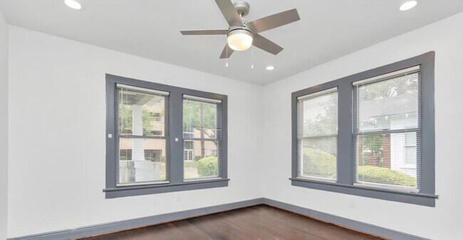 Building Photo - 806 Caplin St