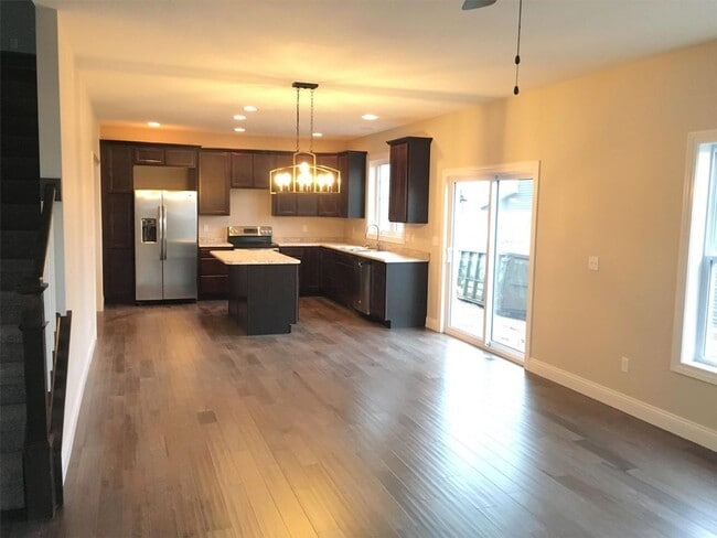 Building Photo - 1206 S Roberto Rd