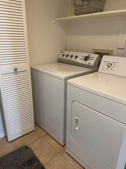 Building Photo - 154 W 5th St