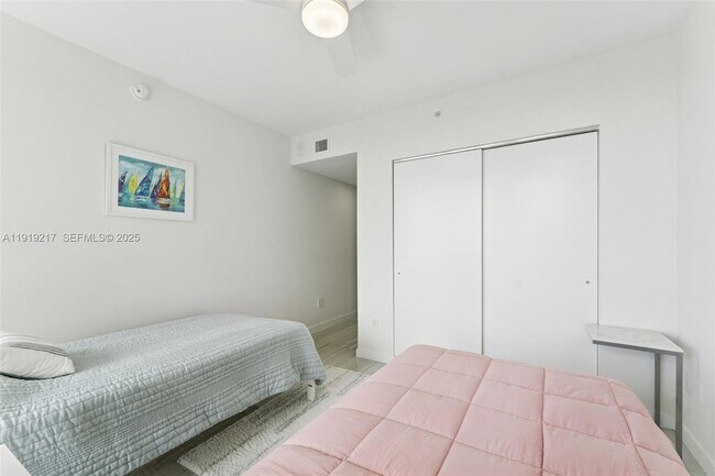 Building Photo - 3131 NE 7th Ave