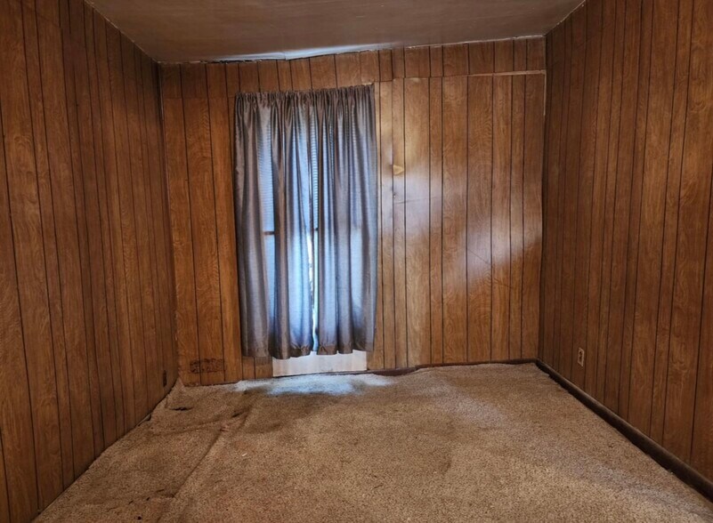 Building Photo - 542 S Wall St