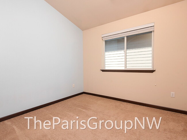 Building Photo - **PROPERTY LEASED** Spectacular Serene Lake 2012 TH – Great Location!
