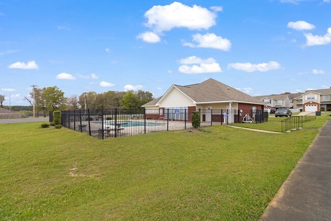 Building Photo - 304 Claremont Avenue
