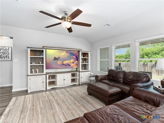 Building Photo - 597 Summersweet Rd