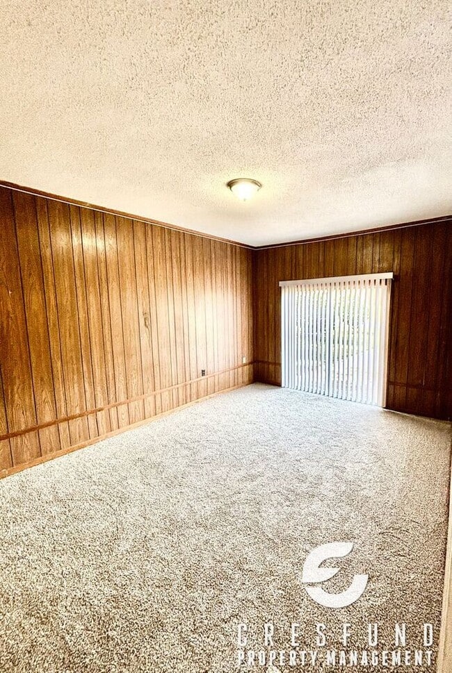 Building Photo - 3 BEDROOM AVAILABLE NOW - Minutes From Fort Bragg Yadkin Gate!