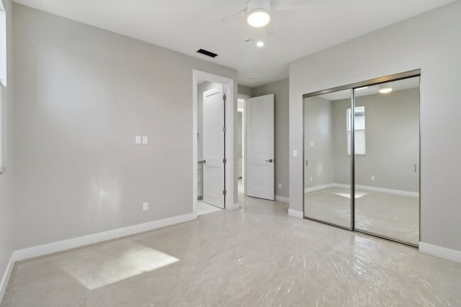 Building Photo - 2942 Copley Ave