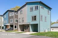 Building Photo - Beautiful Two-Bedroom Compact Cottage in S...