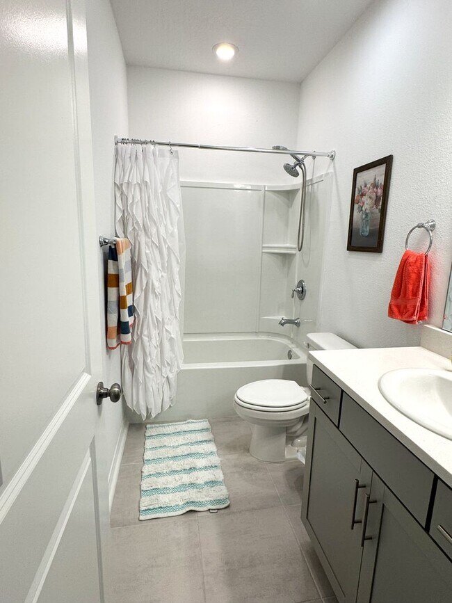Building Photo - 3 BR/  2.5 BA  Townhome - ANNIES WALK