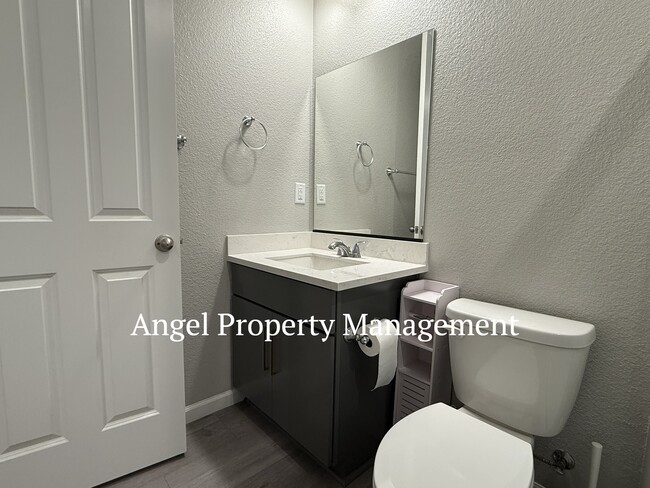 Building Photo - 433 Fuchsia Ct