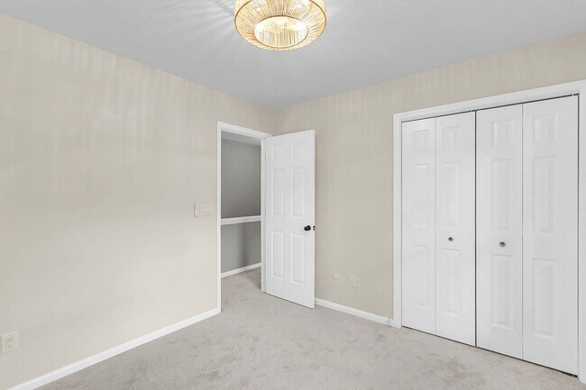 Building Photo - Coastal Convenience in the Heart of Mount Pleasant