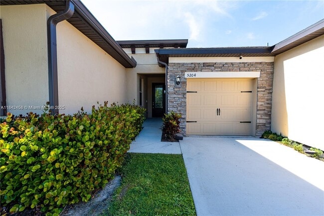 Primary Photo - 5204 Jovial Ct