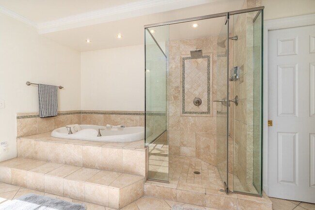 Building Photo - 2633 Adams Mill Rd NW