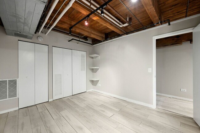 Building Photo - 701 W Jackson Blvd